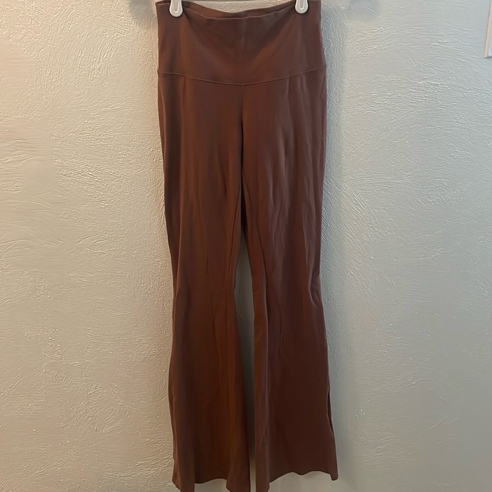 Good condition comfy flare pants !